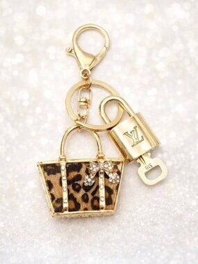 LV Authentic Gold Padlock 🔒 Key Set w/ Unbranded Bag Keychain Charm